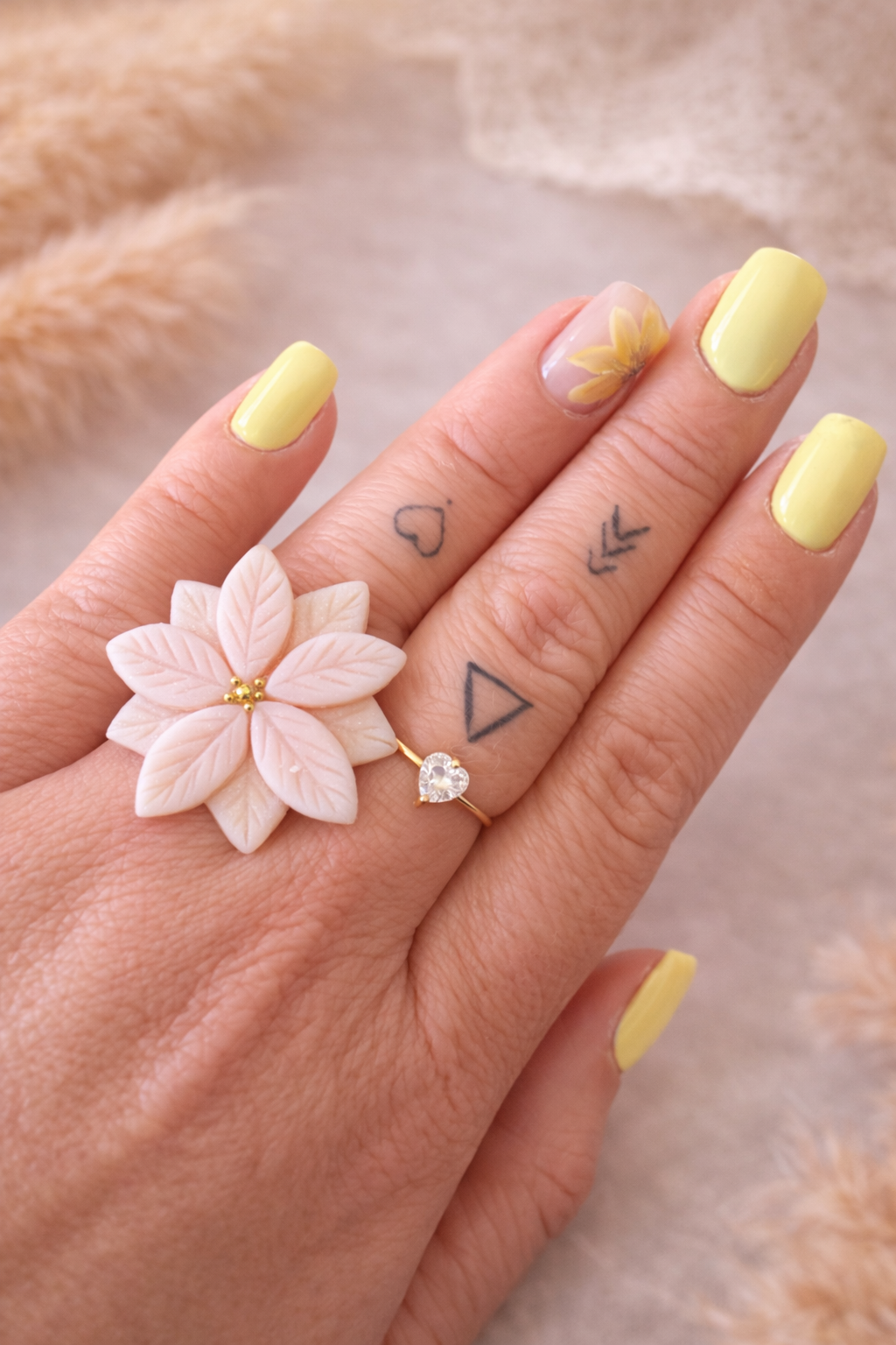 Bague « Fleur de Noël » nacré/doré