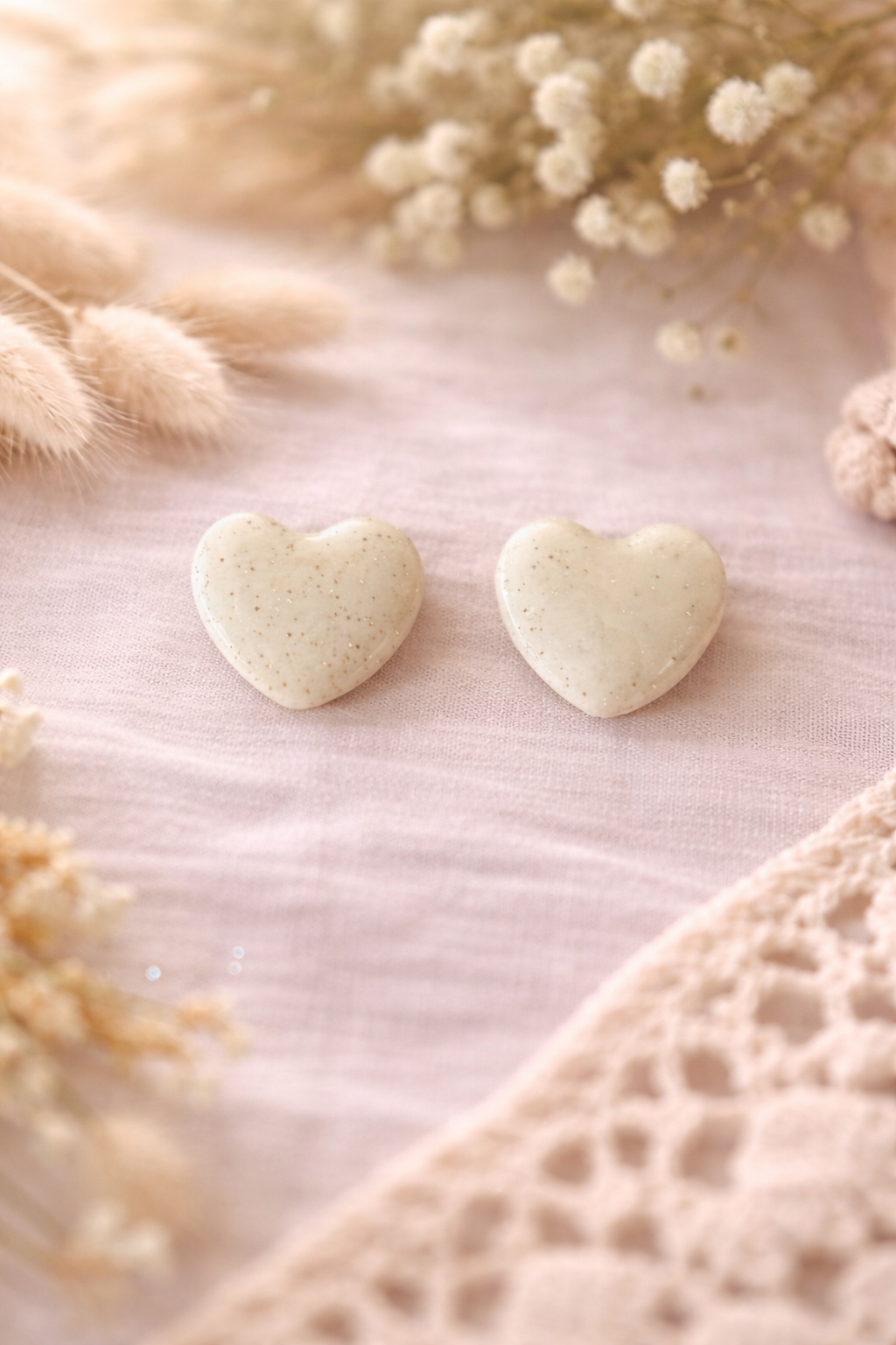 Boucles d’oreilles « Mini Cœur » beige