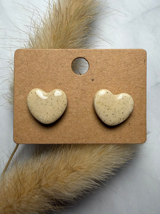 Boucles d’oreilles « Mini Cœur » beige