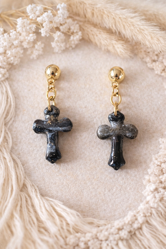 Boucles d’oreilles « Mini Croix », marbre marron/noir et doré
